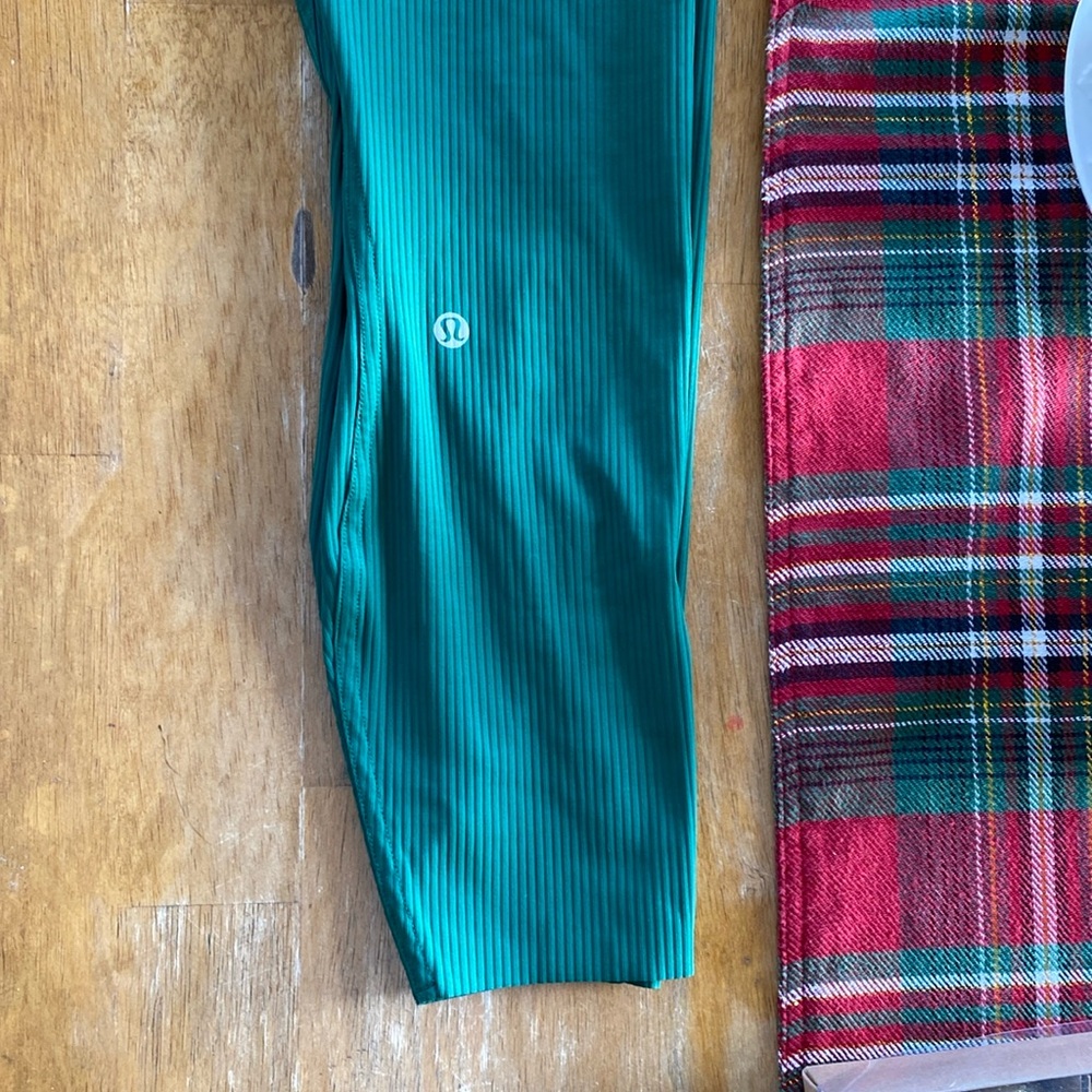 Lululemon new pant size 6